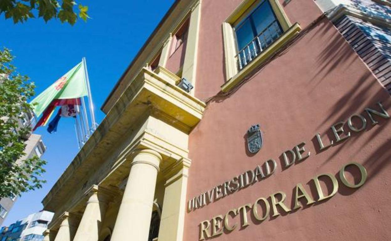 UGT denuncia que el rector «desvía la gestión y recursos de la ULE»