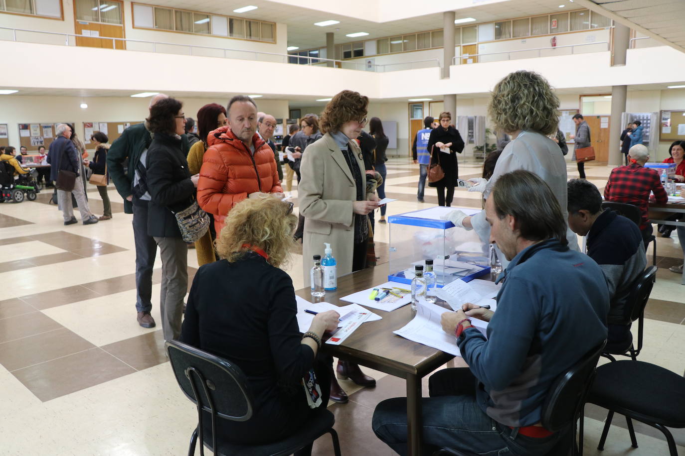 Fotos: La ULE vota a su próximo rector