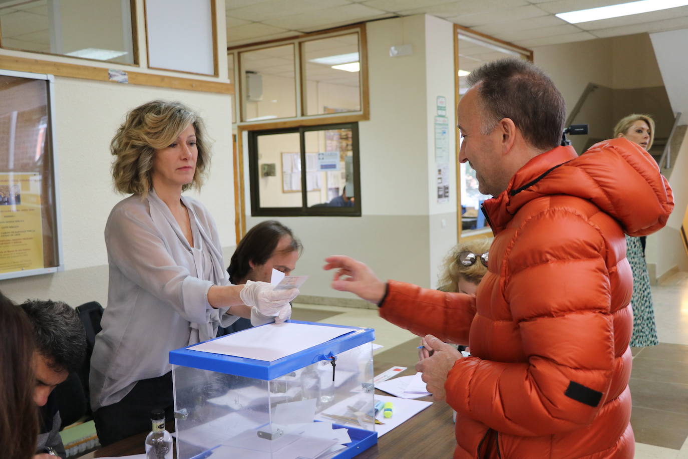 Fotos: La ULE vota a su próximo rector