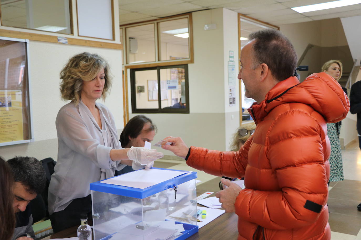 Fotos: La ULE vota a su próximo rector