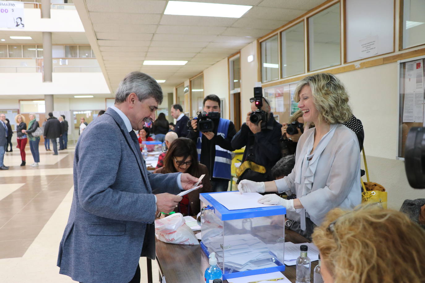 Fotos: La ULE vota a su próximo rector