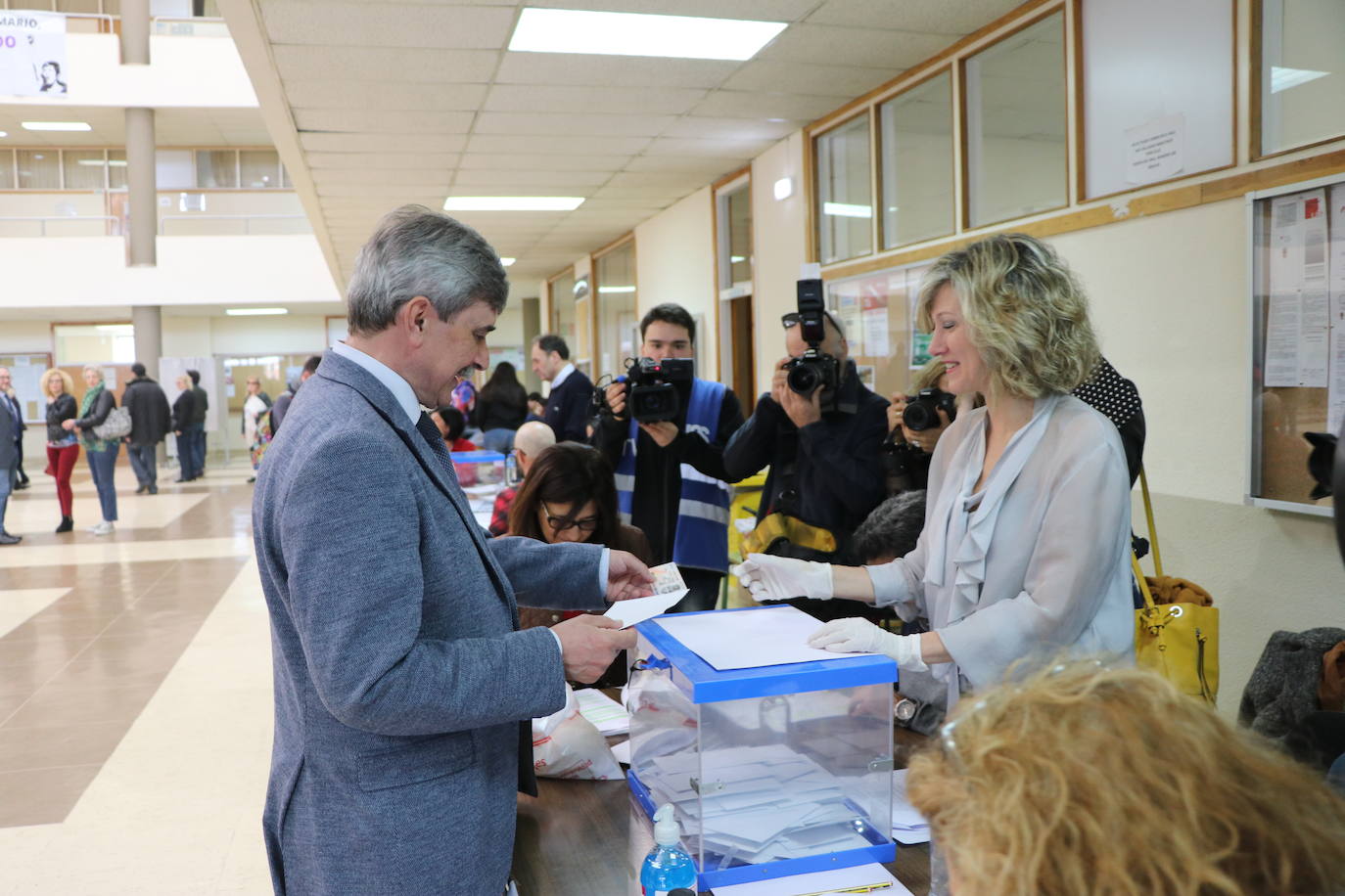 Fotos: La ULE vota a su próximo rector