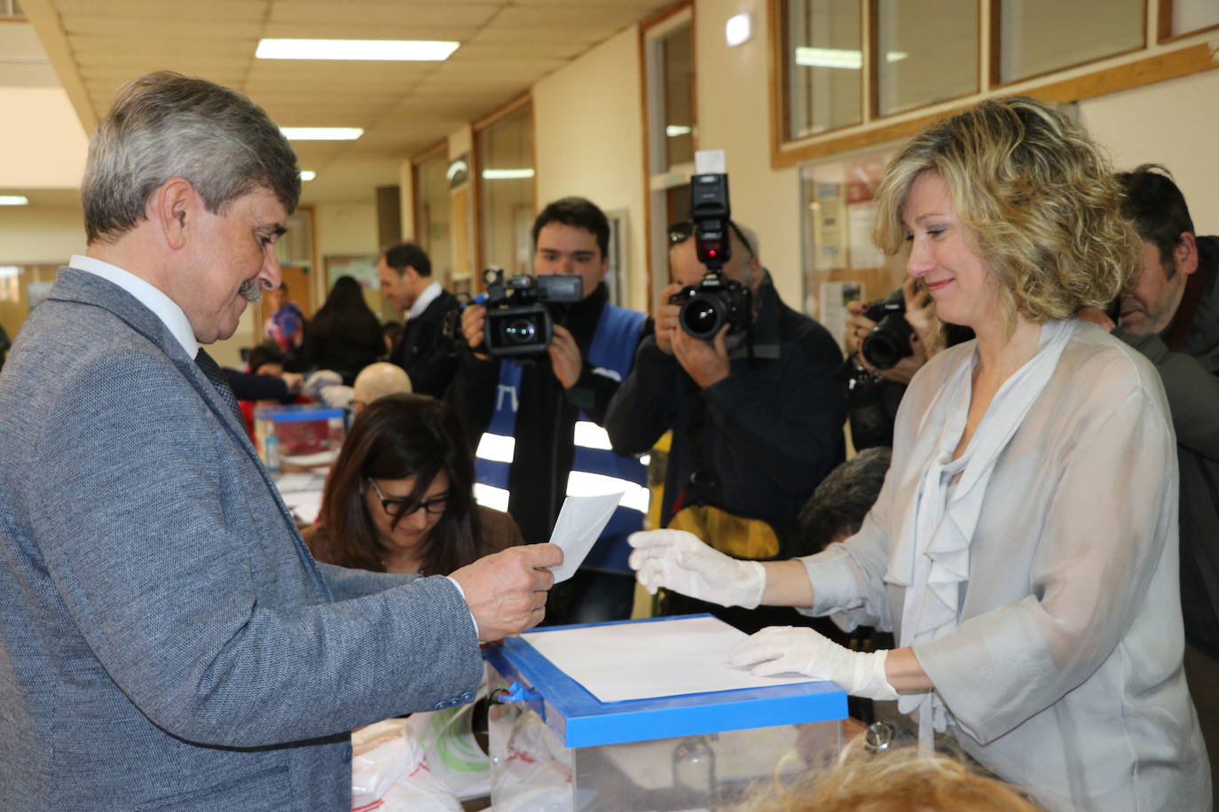 Fotos: La ULE vota a su próximo rector