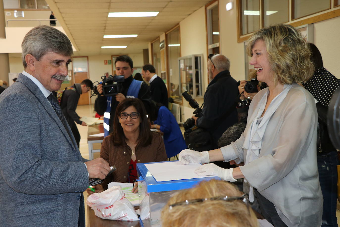 Fotos: La ULE vota a su próximo rector