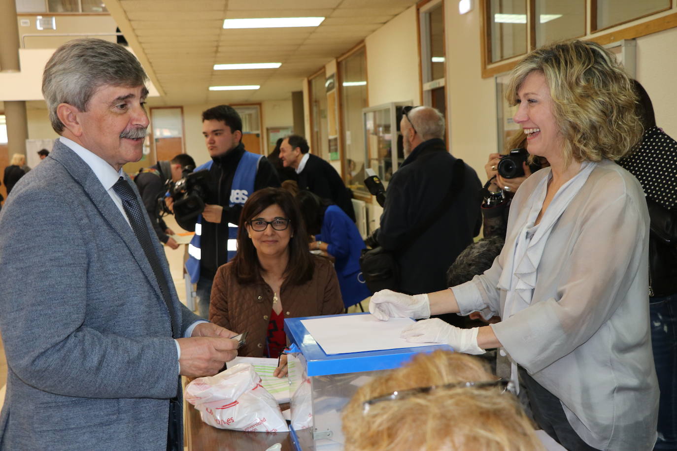 Fotos: La ULE vota a su próximo rector