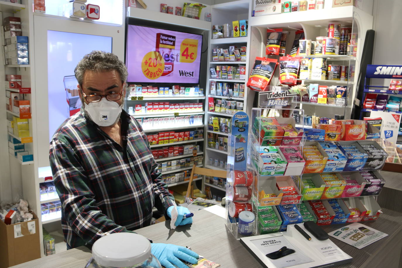 La ciudad vive este sábado realidades opuestas que oscilan entre el acatamiento o el incumplimiento de las recomendaciones sanitarias en la antesala de la declaración del 'Estado de alerta' que será efectivo este domingo