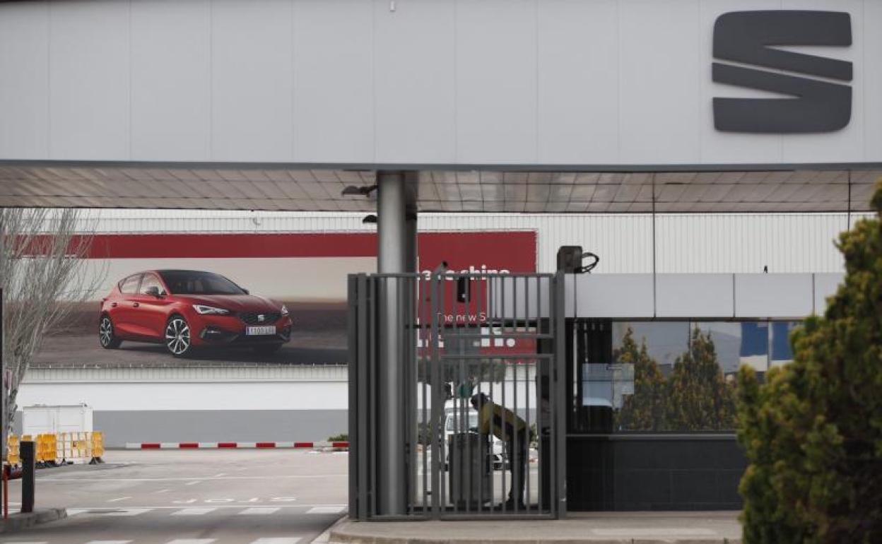 La industria se para: Seat anuncia un ERTE para sus 14.800 trabajadores y Renault cierra todas sus plantas en España