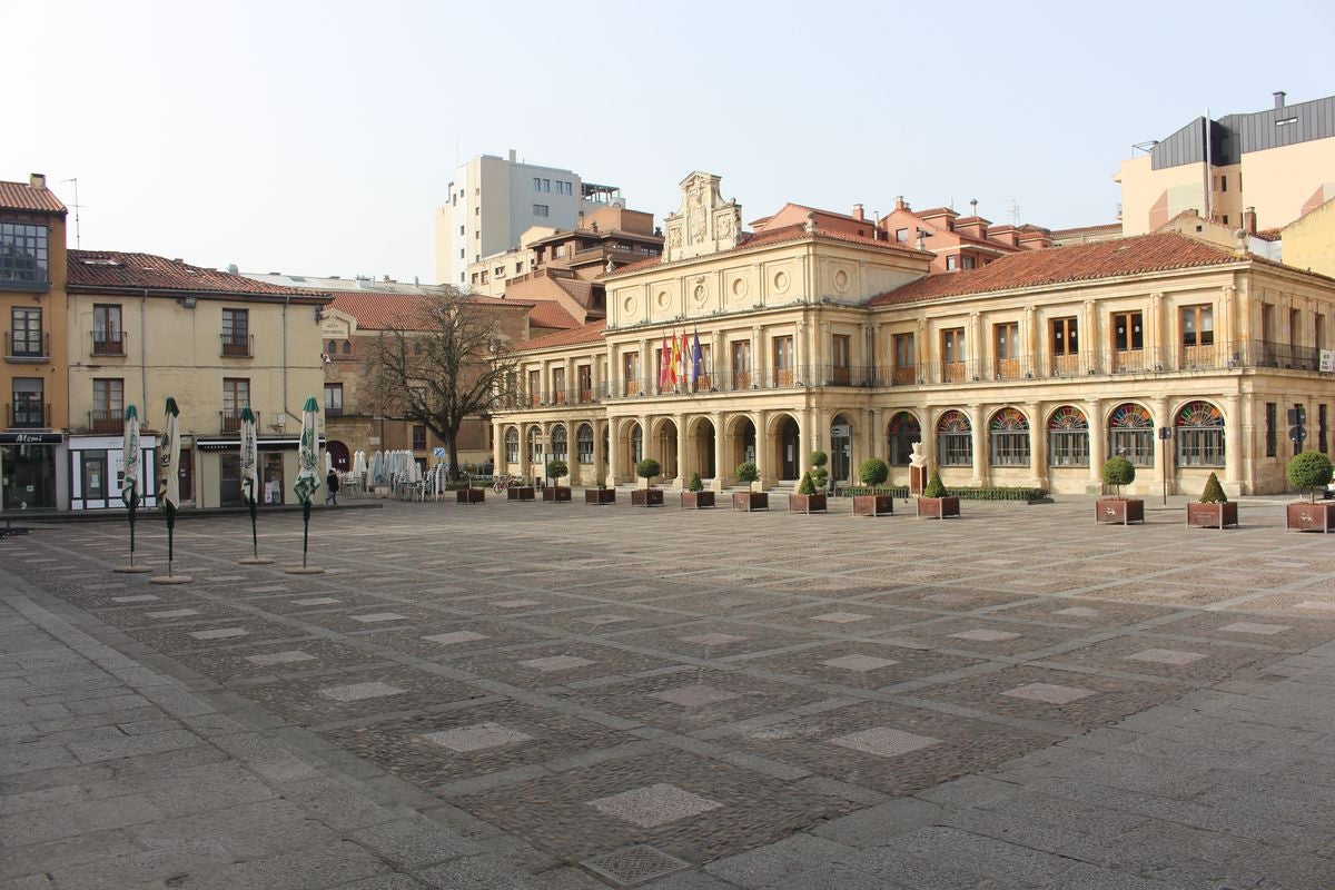 Fotos: Quinto día de aislamiento en la capital leonesa