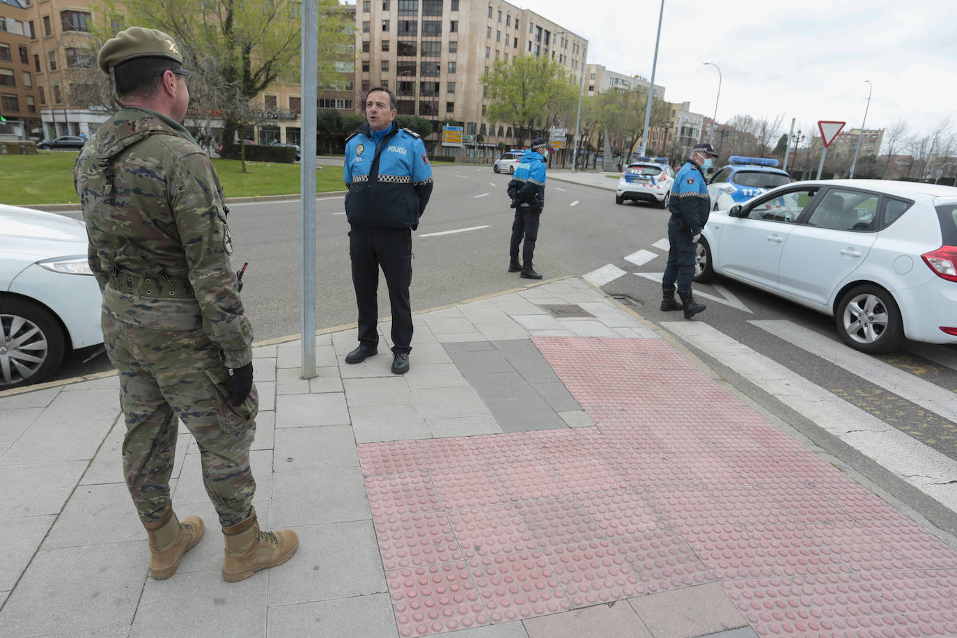 Fotos: Control de vehículos y personas en León