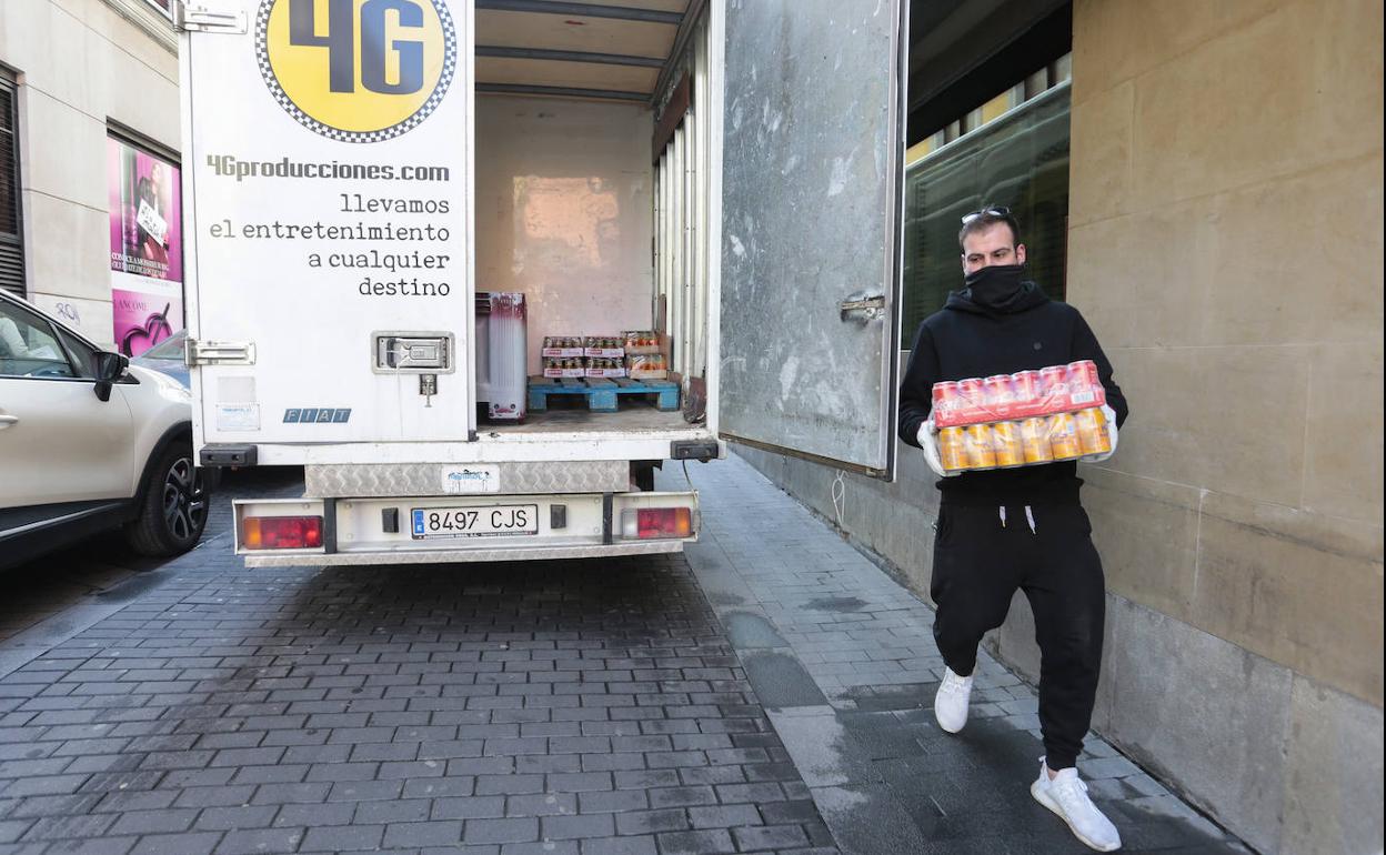 La Asociación empresarial de Hostelería y turismo de la provincia de León comienza una campaña de recogida de bebidas en los establecimientos de hostelería para donarlas al Hospital de León.