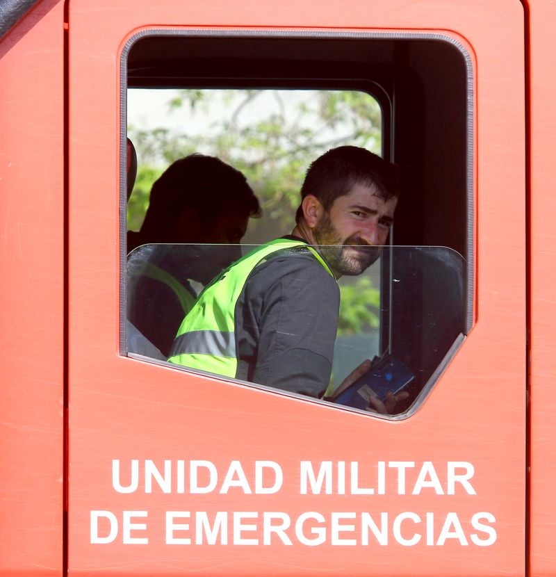 La Unidad Militar de Emergencias, UME, actúa en diferentes espacios públicos de Ponferrada.