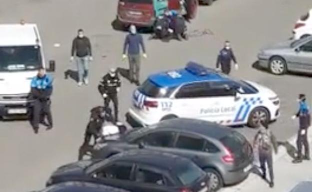 Imagen del momento del enfrentamiento con la Policía Local.