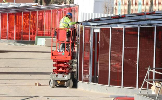 Trabajos en el entorno de la vieja estación de tren en el proceso de soterramiento en León.