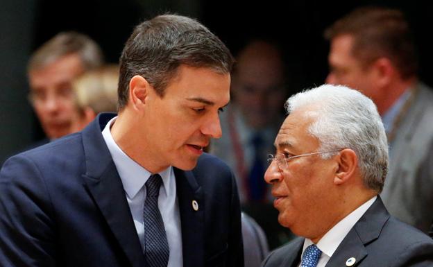 Sánchez, junto al primer ministro portugués, Antonio Costa. 