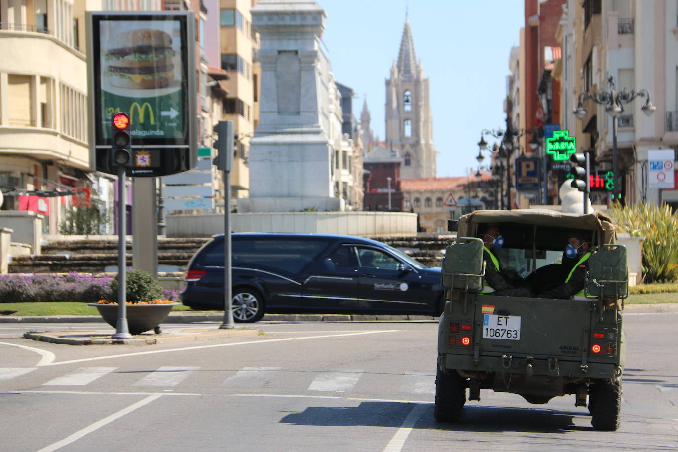 Fotos: El Regimiento de Artillería de Campaña patrulla por León