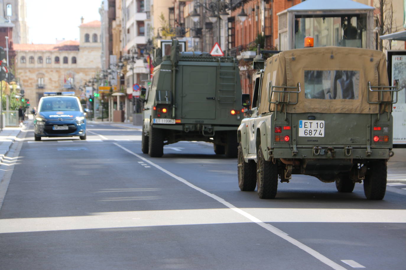 Fotos: El Regimiento de Artillería de Campaña patrulla por León