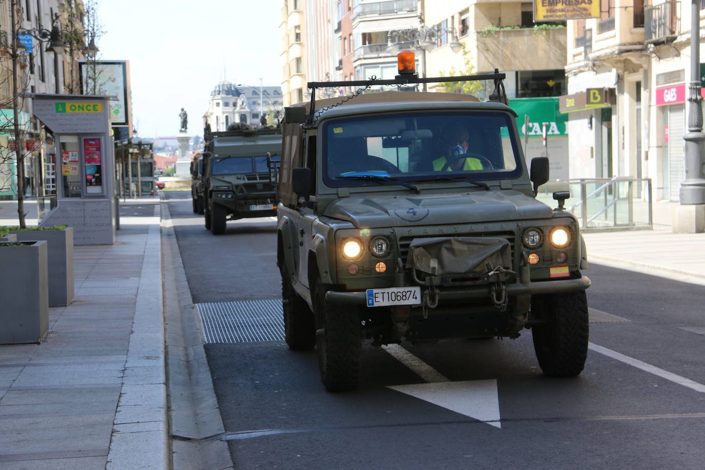 Fotos: El Regimiento de Artillería de Campaña patrulla por León