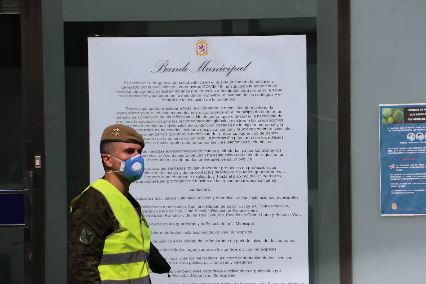 Fotos: El Regimiento de Artillería de Campaña patrulla por León