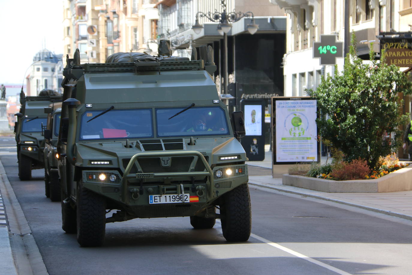 Fotos: El Regimiento de Artillería de Campaña patrulla por León