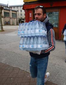 Imagen secundaria 2 - La asociación Hostelería de León recoge bebidas para el Hospital del Bierzo en Ponferrada y Bembibre