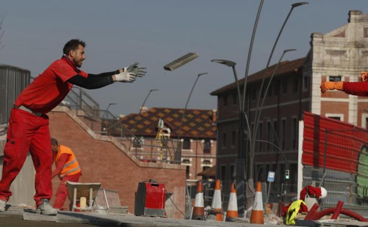 Trabajadores de la construcción el pasado viernes en Bilbao 