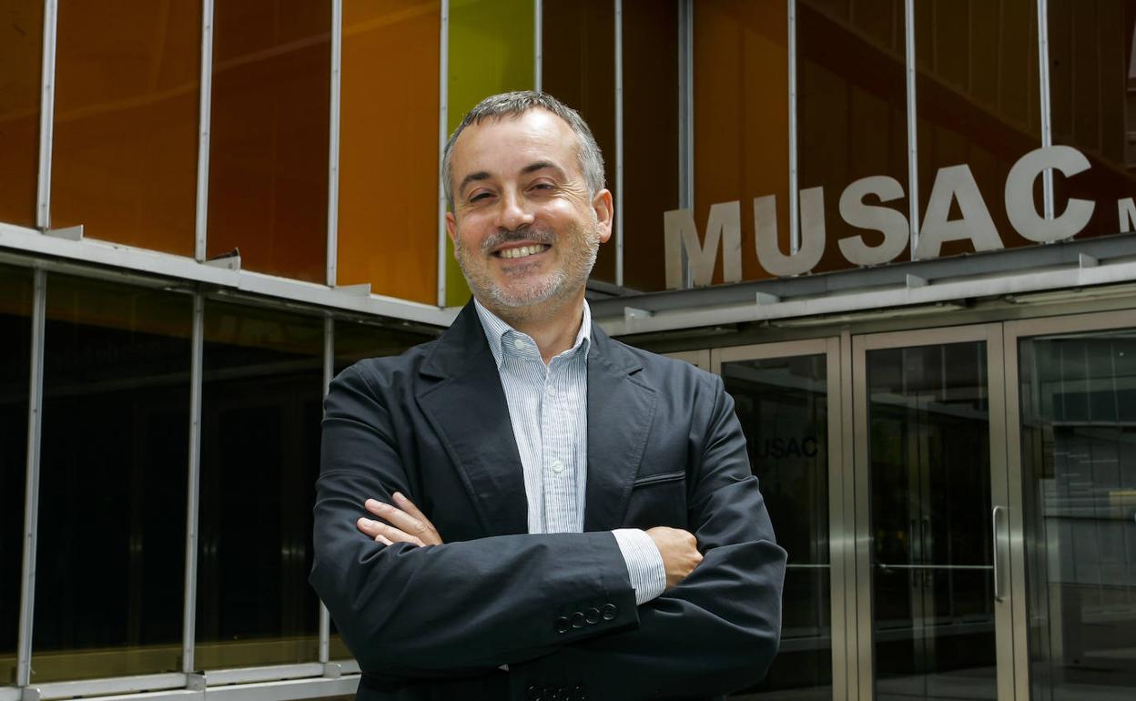 Manuel Olveira: «La cultura debería servir para reflexionar y actuar poética y políticamente para generar un cambio social, cultural y económico sostenible»