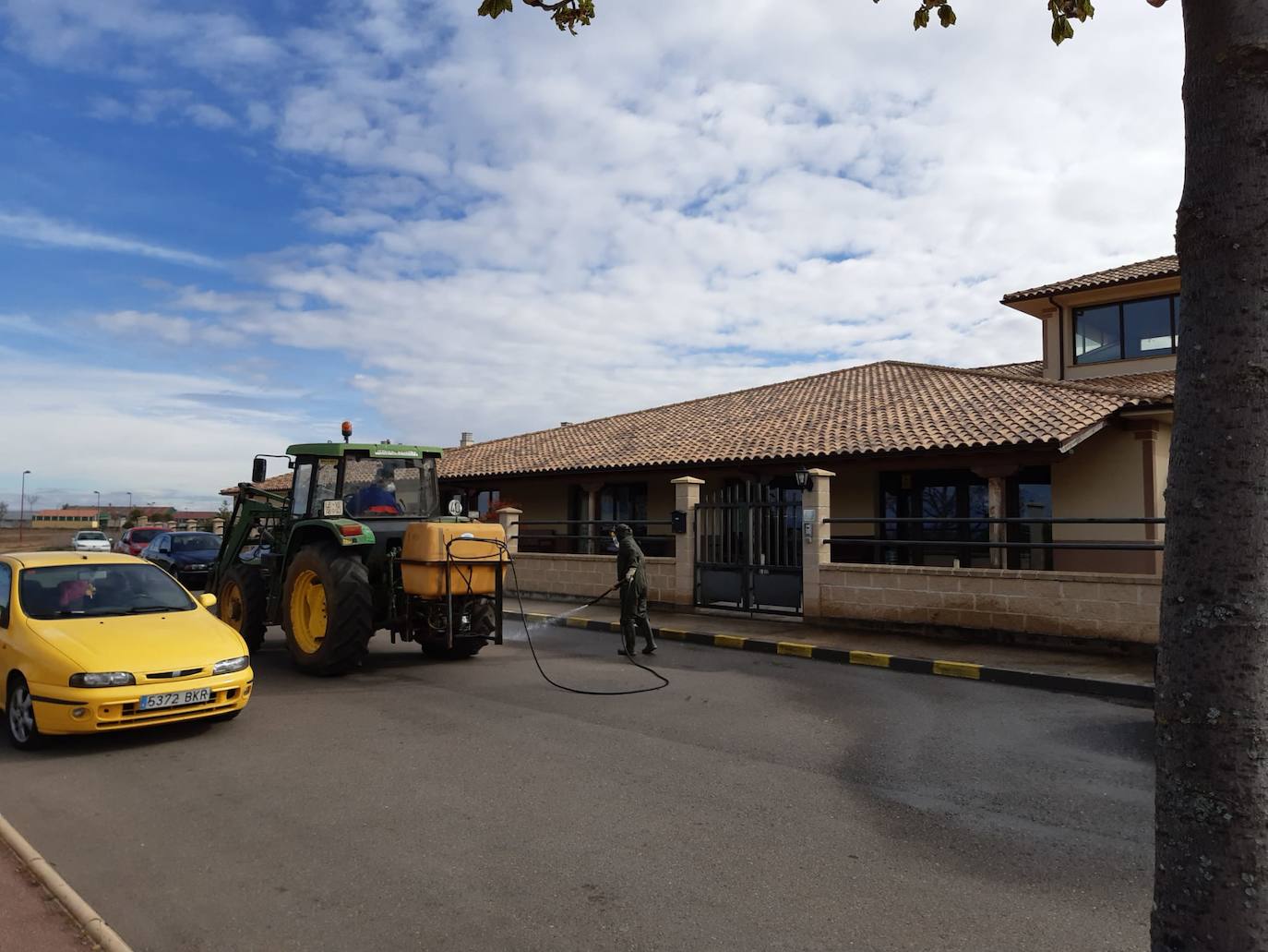 Santa María del Páramo se desinfecta