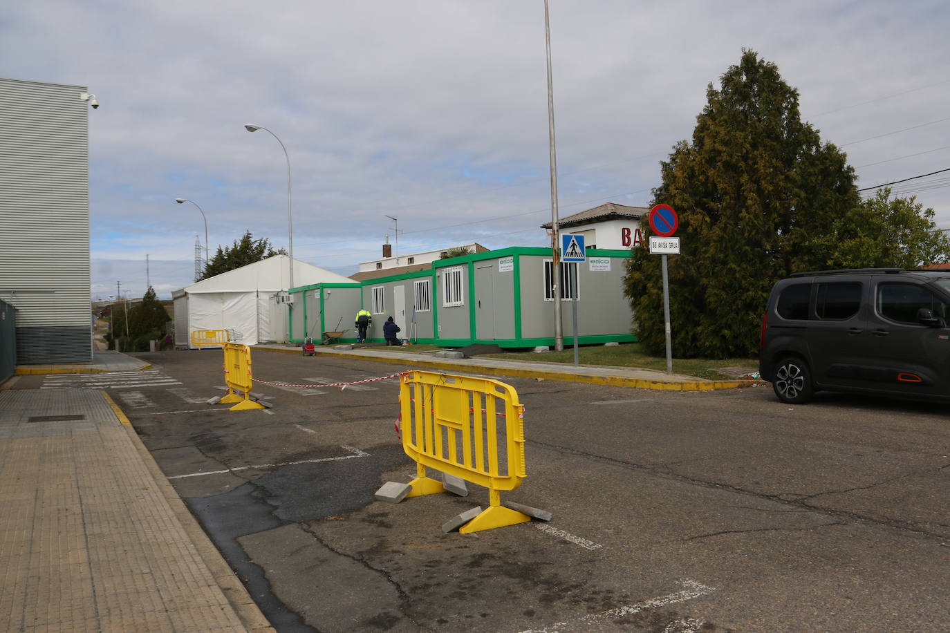 Fotos: Montaje de las carpas de pretriaje