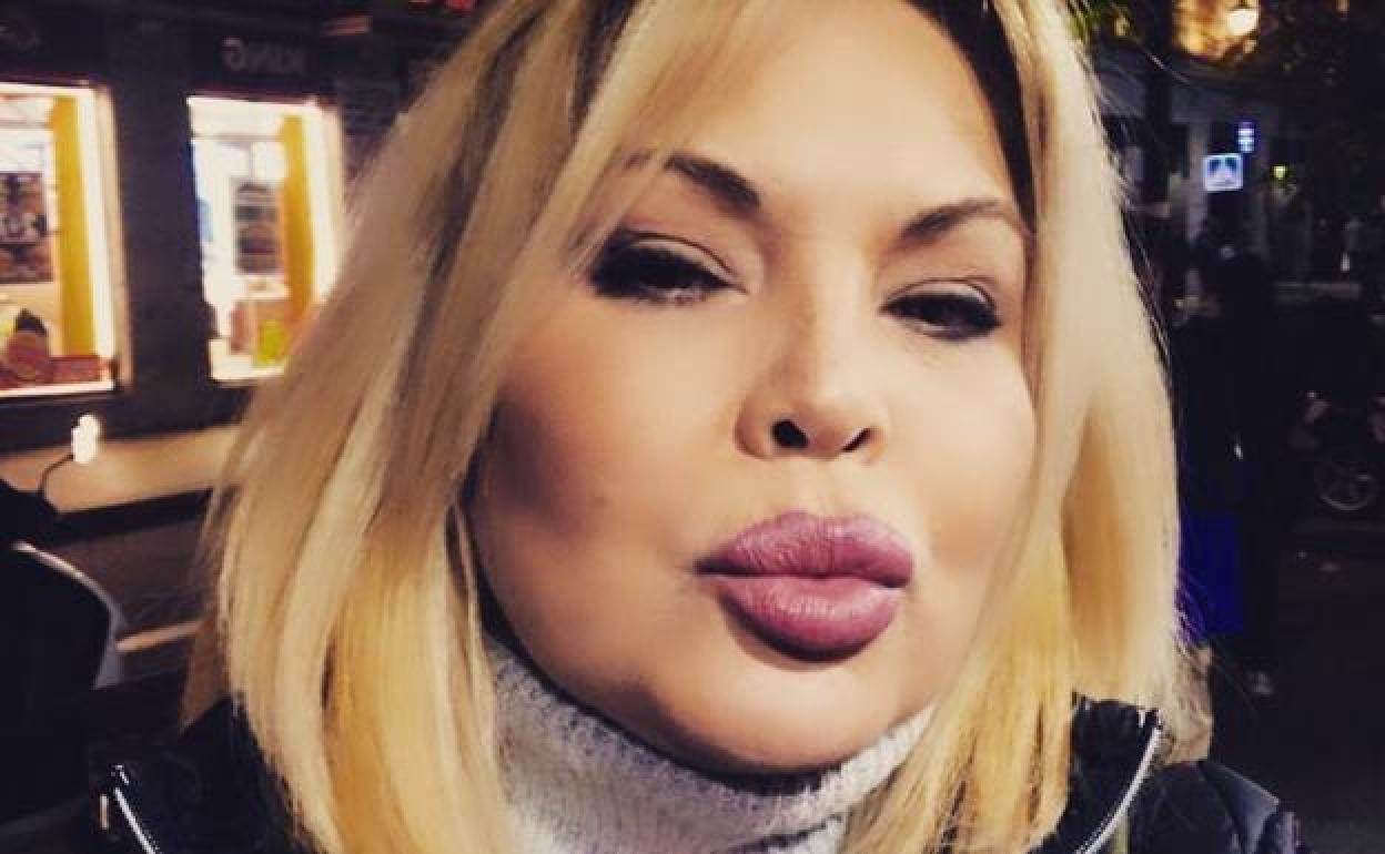 La actriz se pone en la piel de Cristina Ortiz en 'Veneno'. 