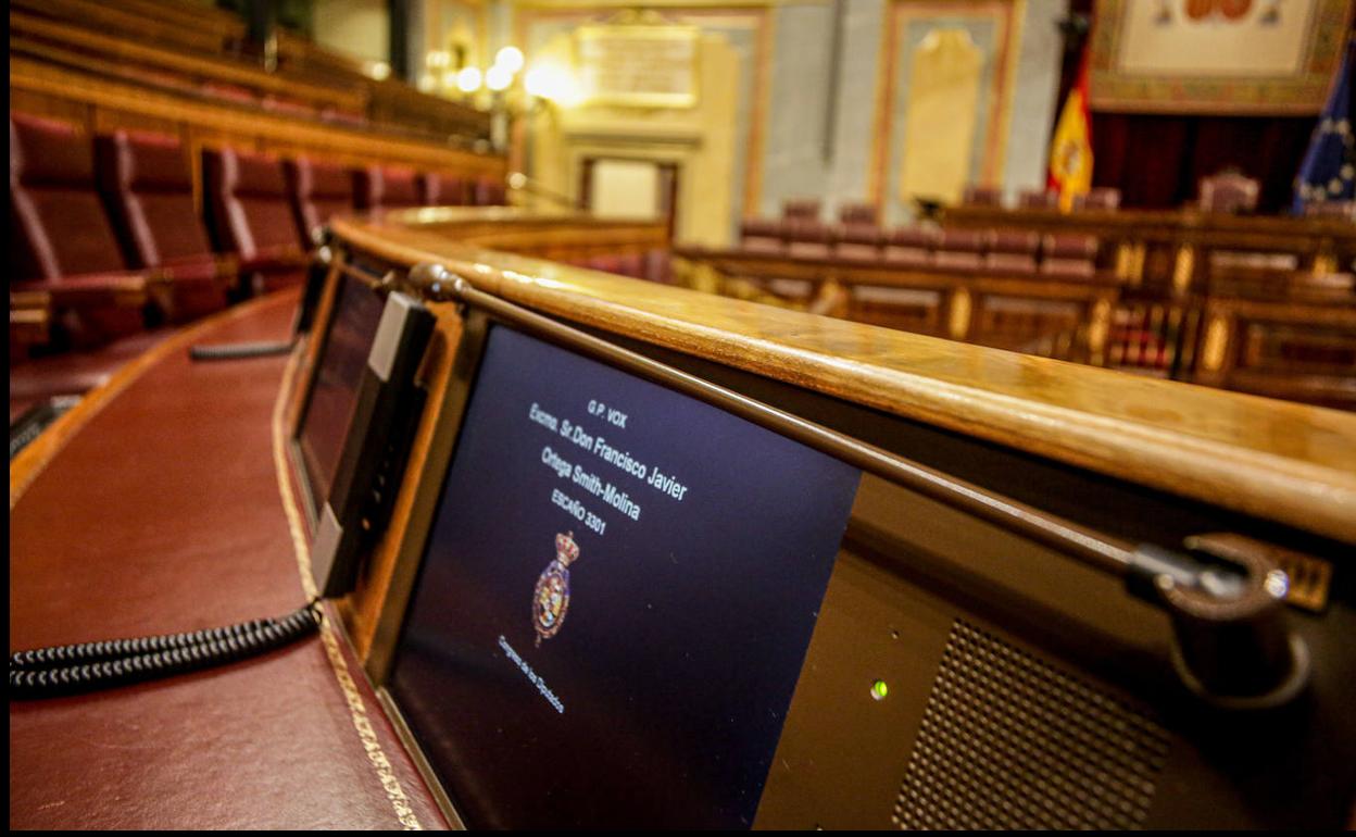 Imagen de archivo del hemiciclo del Congreso a mediados de marzo, suspendidos ya los plenos. 