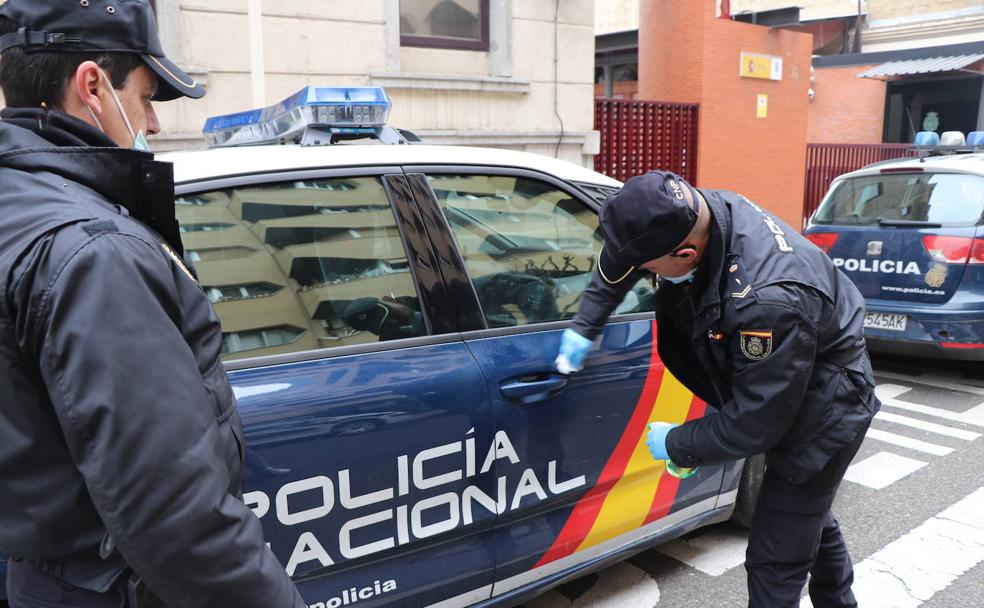 #Héroesdehoy | José Manuel y Marcos, Policía Nacional de León: «Hay situaciones que te afectan y tienes que dar ánimo y sobreponerte»