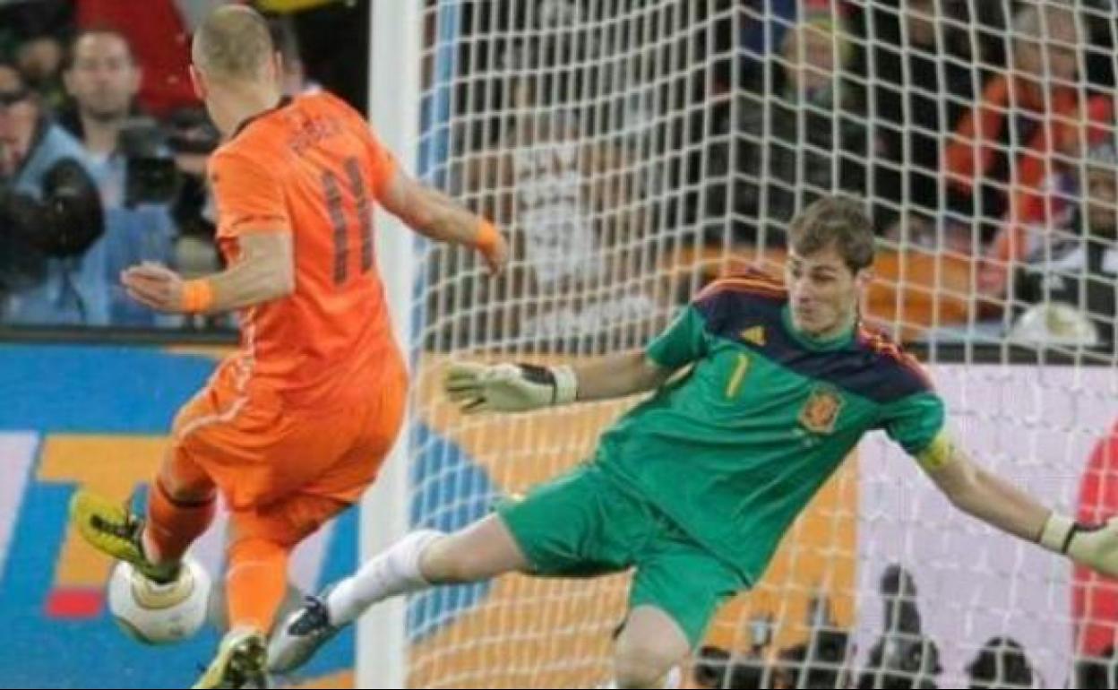 Imagen de archivo de la parada de Casillas a Robben en la final del Mundial de Sudáfrica 2010. 