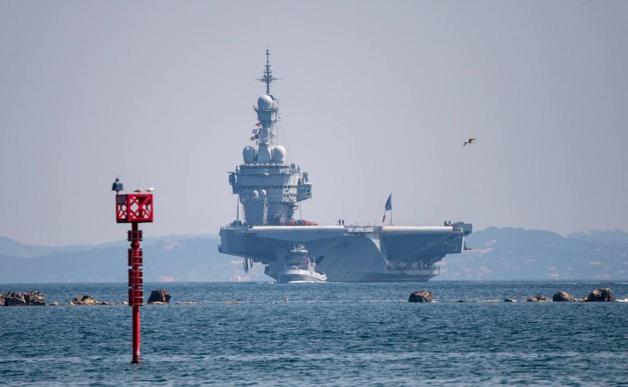 Portaaviones 'Charles de Gaulle', en el puerto de Toulon.