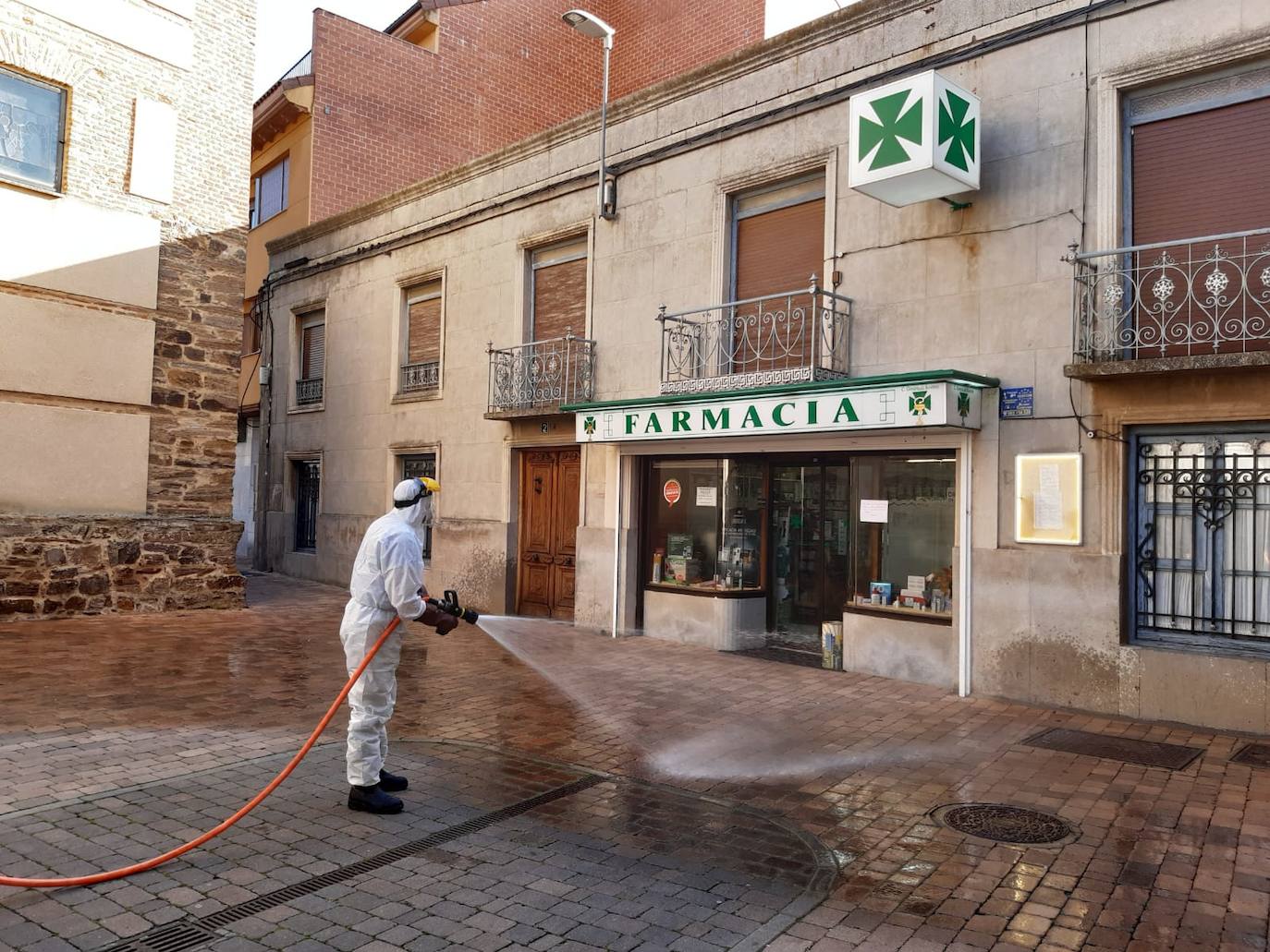 Labores de desinfección en Santa María del Páramo