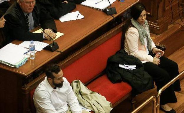 Rosa Peral y Albert López, durante el juicio. 