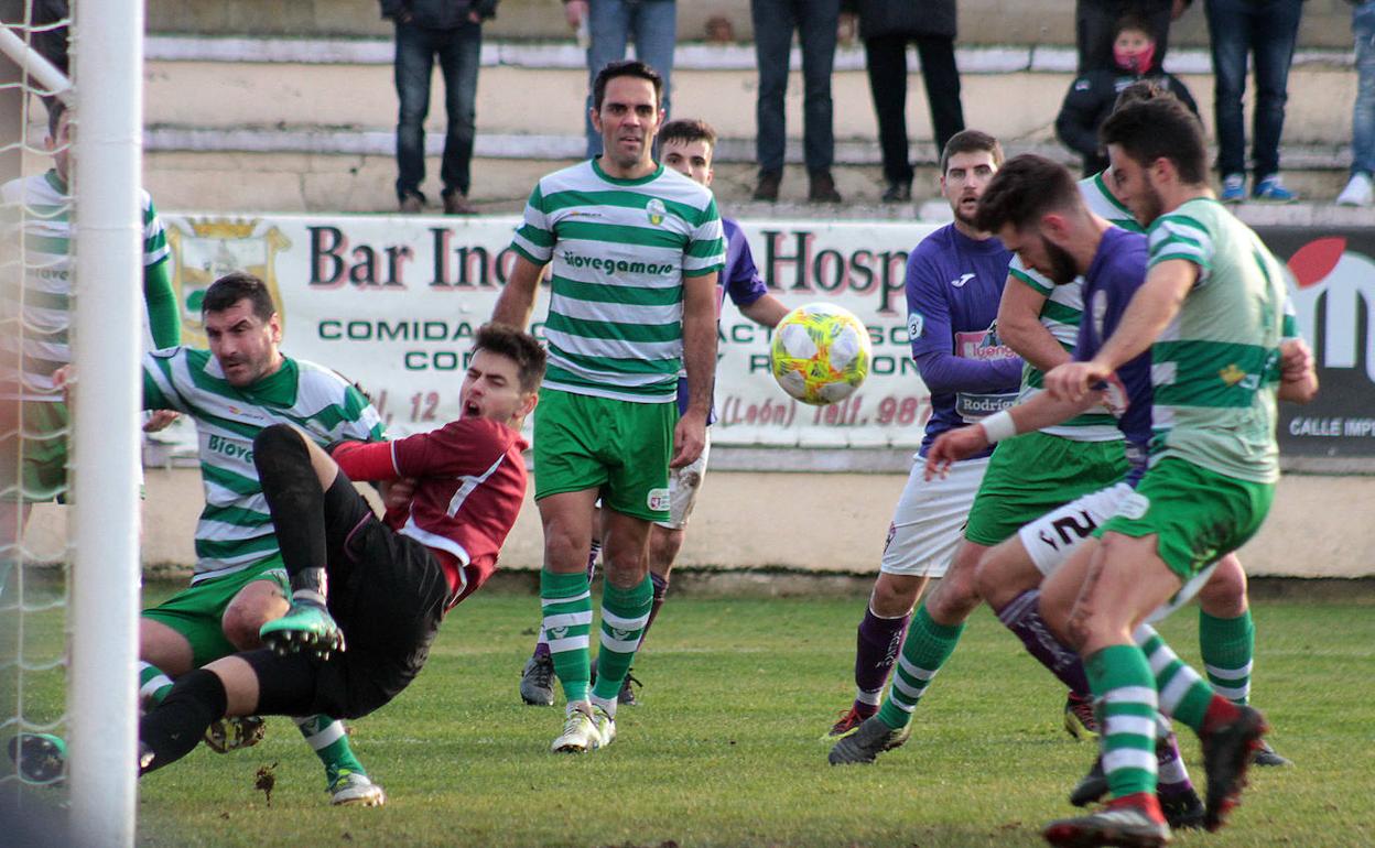 Los clubes de la comunidad, preocupados por la ampliación de equipos en todas las competiciones