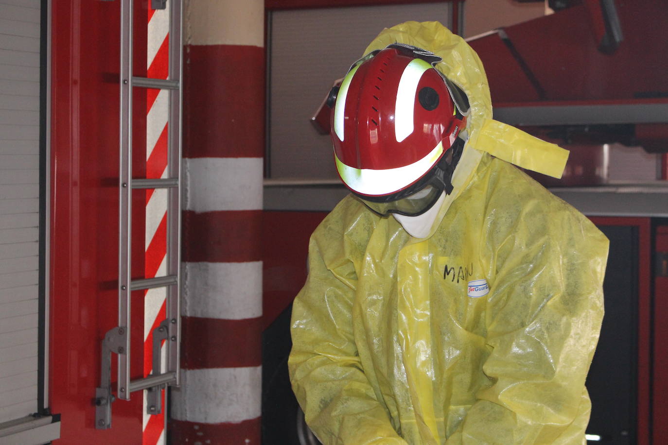 De día o de noche, con crisis sanitaria o sin ella, el Parque de Bomberos de León siempre está listo para intervenir.