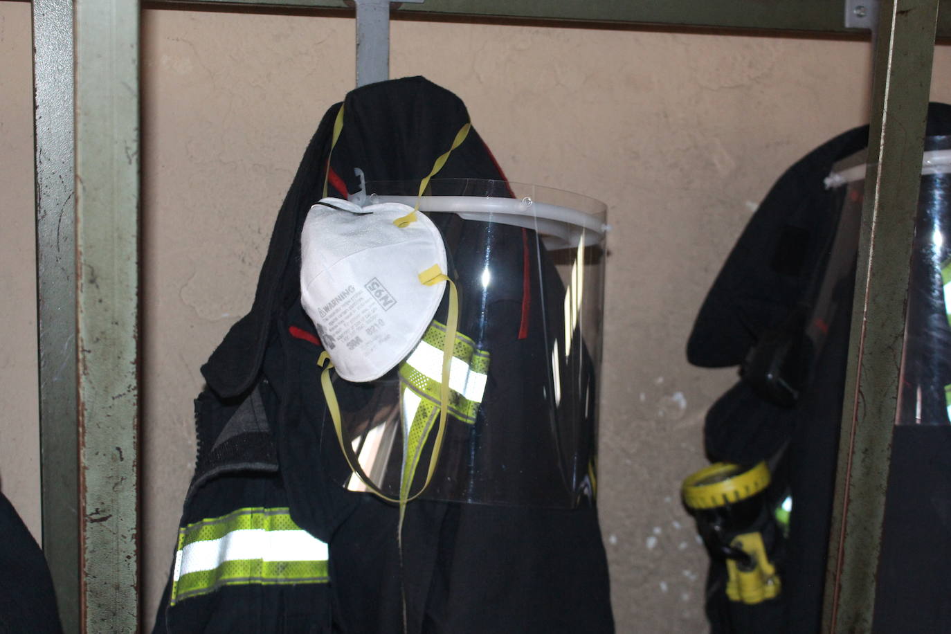 De día o de noche, con crisis sanitaria o sin ella, el Parque de Bomberos de León siempre está listo para intervenir.