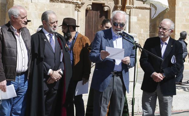 Lectura de los Decreta del pasado año.