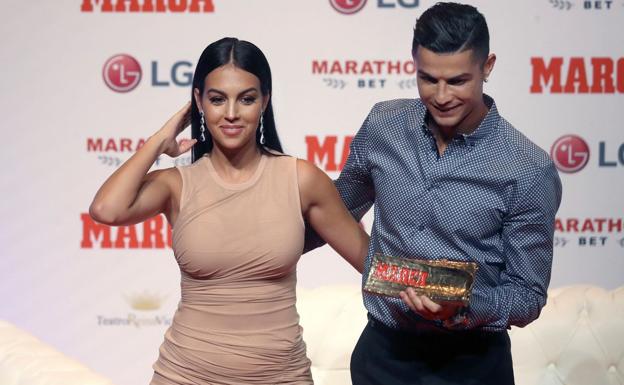 Cristiano Ronaldo y Georgina Rodríguez presumen de su despertar más familiar | leonoticias Cristiano Ronaldo y Georgina Rodríguez presumen de su despertar más familiar | leonoticias