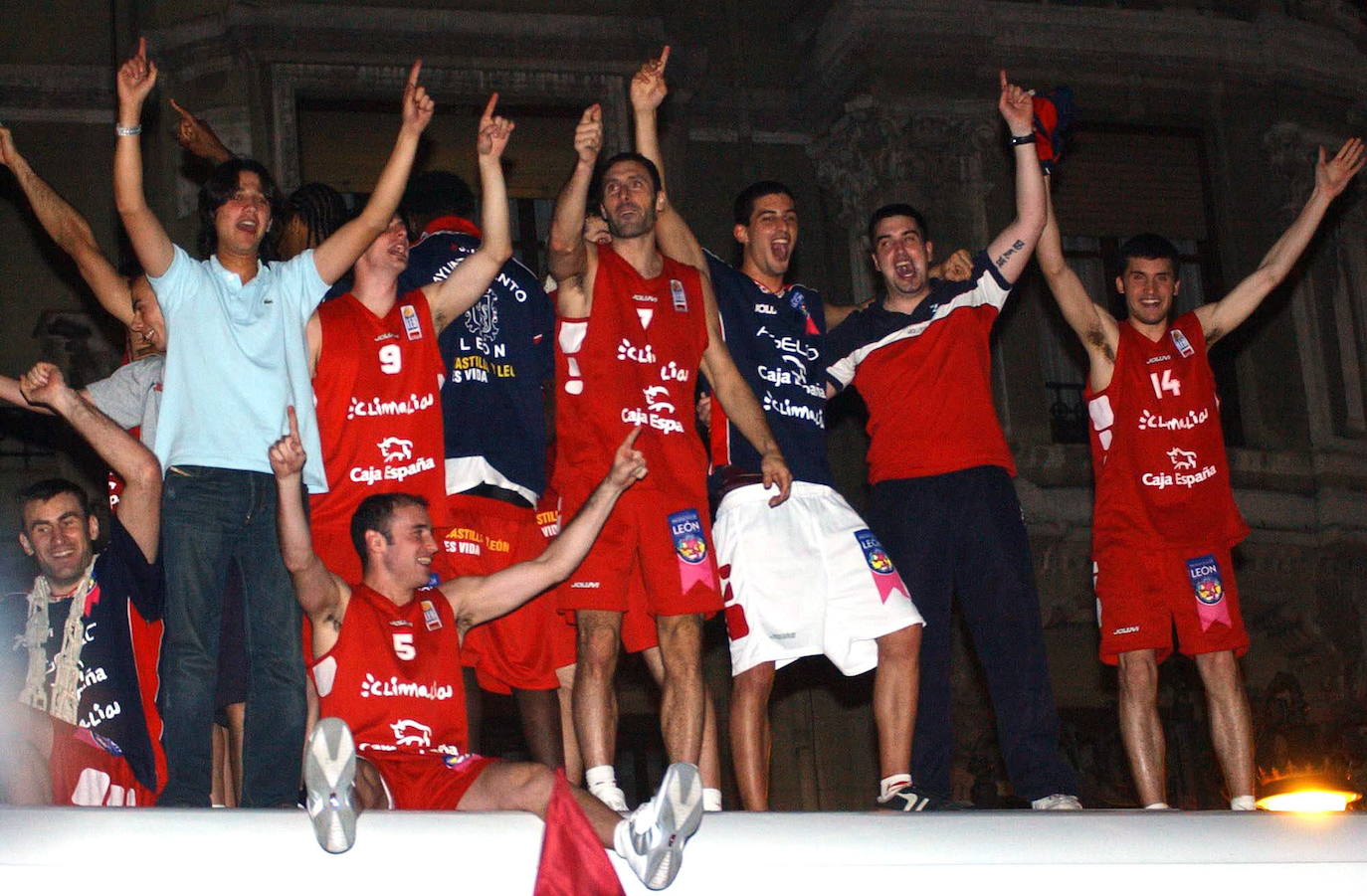 Baloncesto León celebra su ascenso a ACB en 2007.