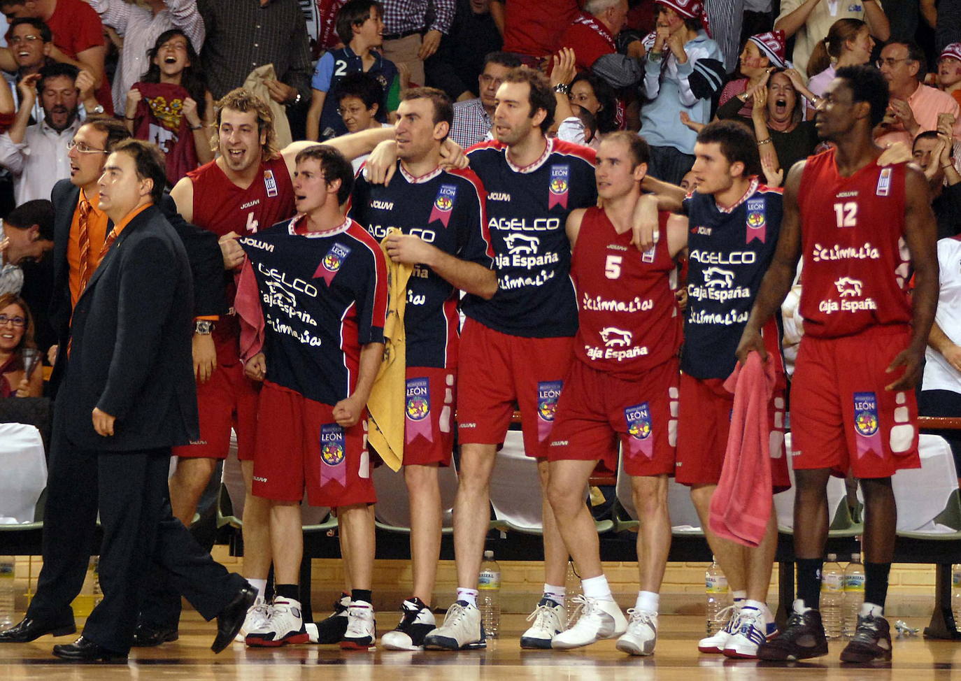 Baloncesto León celebra su ascenso a ACB en 2007.