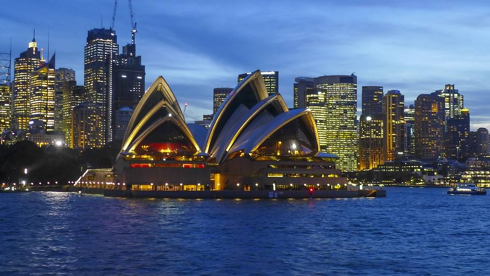 Australia | 17.000 kilómetros nos separan de Australia, el país con la fauna más alucinante del planeta. Cuenta con algunas de las mejores playas del mundo y alberga una de las maravillas del mundo marino: la gran barrera de coral. Un perfecto destino para cambiar totalmente de aires.