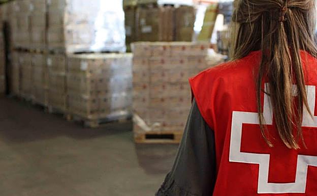 Cruz Roja entrega la medicación que precisan 865 pacientes externos del Hospital de León