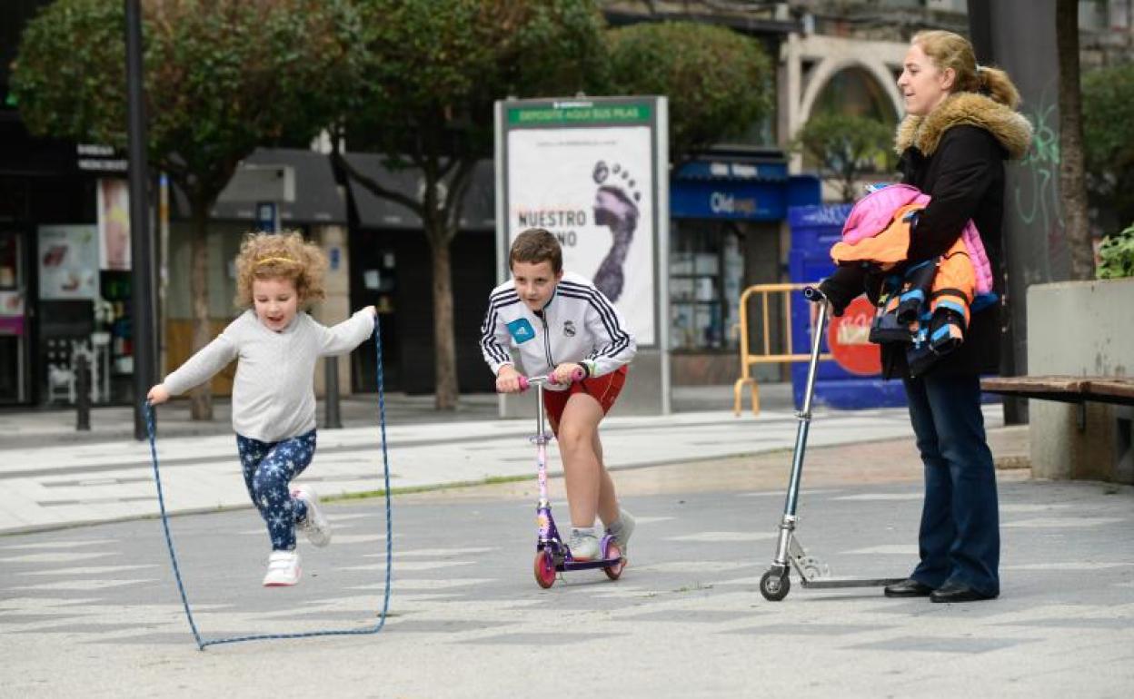 Los niños salen a la calle en Valladolid. 