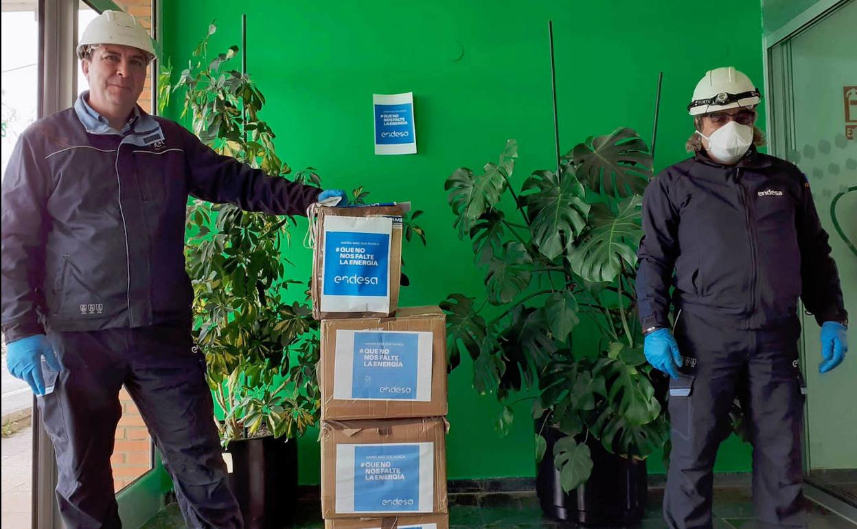 Entrega de material en Ponferrada.