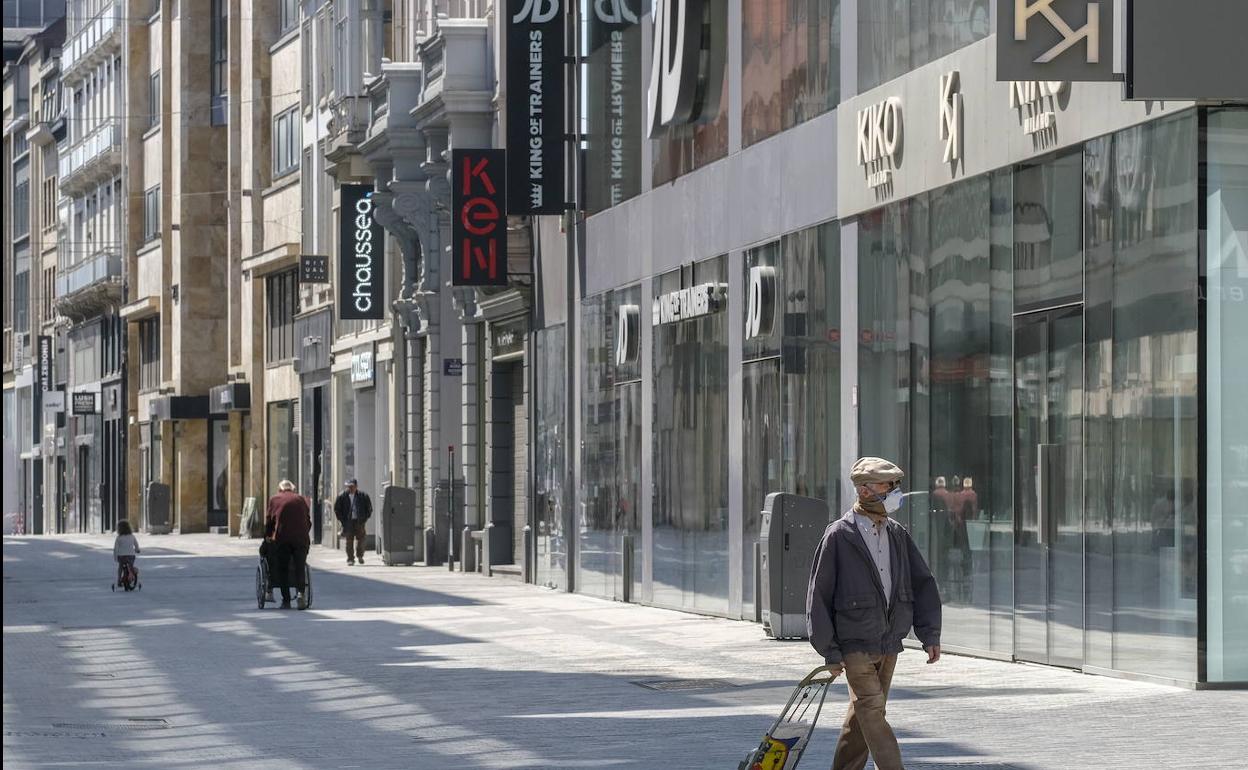 Una calle comercial en el centro de Bruselas.