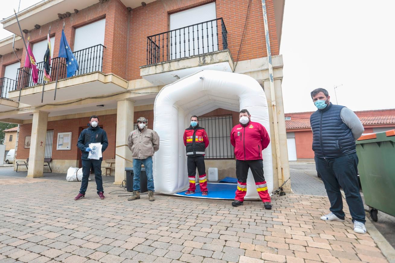 El Ayuntamiento de Campo de Villavidel cuenta desde este miércoles con un túnel higienizante hinchable con el que poder hacer frente al Covid-19.