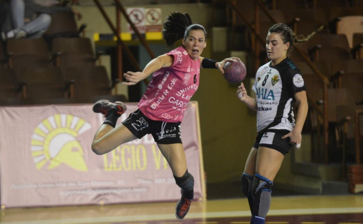 Raquel Caño, en un partido con el Cleba.