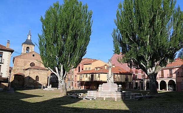 Imagen. La Plaza del Grano recupera su 'verdín'.